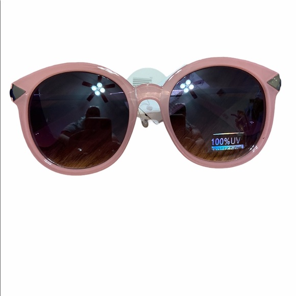 Sunglasses comes with hard case 2 for $30 100% UV Protection. - Picture 5 of 6